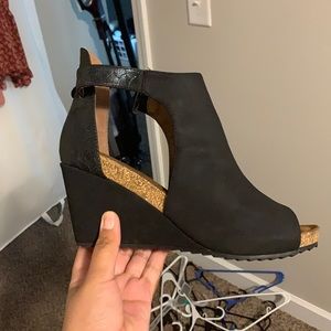 Open toes wedges